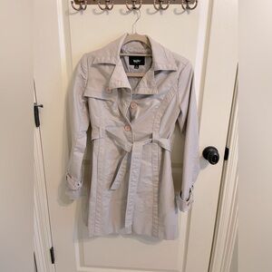 Like new classic trench coat